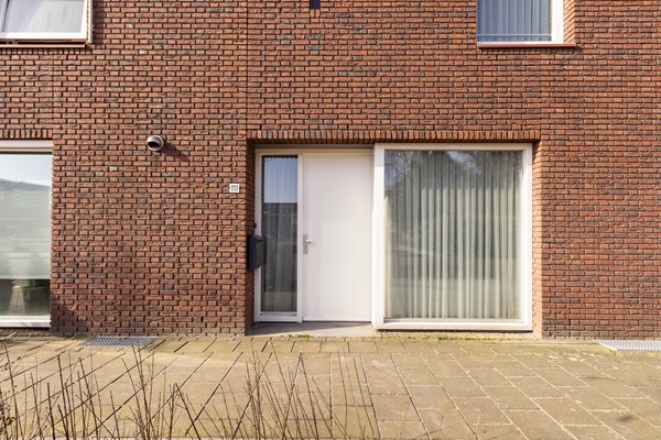 Foto - Te koop: Ruime dubbele benedenwoning met parkeerplaats!